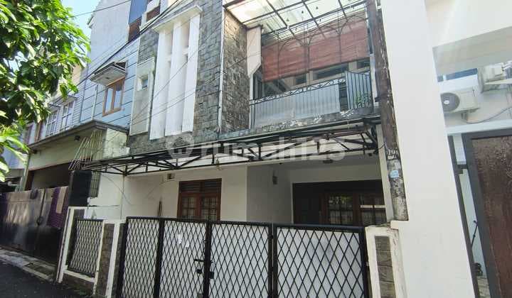 Rumah Modern Di Tebet Luas 94m,lokasi Nyaman, Strategis Dan Asri