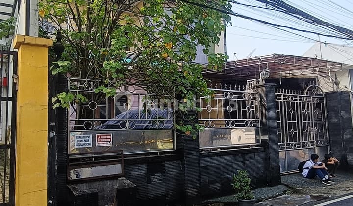Ready-to-Occupy House, 2-Story, 68 SqM, Pengadegan, Pancoran, Cash Only, Near KRL Kalibata