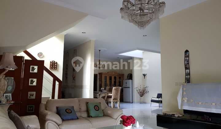 Two-Story Corner House in Taman Duta Mas Ready to Occupy Strategic Location