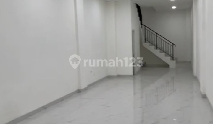 Rumah Baru 3.5 Lantai Jelambar Cantik Siap Huni