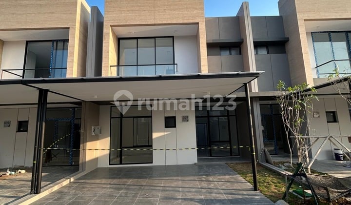 DISEWAKAN RUMAH VILLA PASIR PUTIH PIK 2 UK 8X20 BRAND NEW SIAP HUNI !