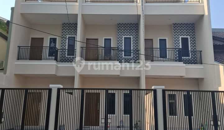 New 3-Story House in Tanjung Duren, West Jakarta
Specifications: