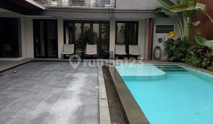 Luxury House Standalone Building With Swimming Pool