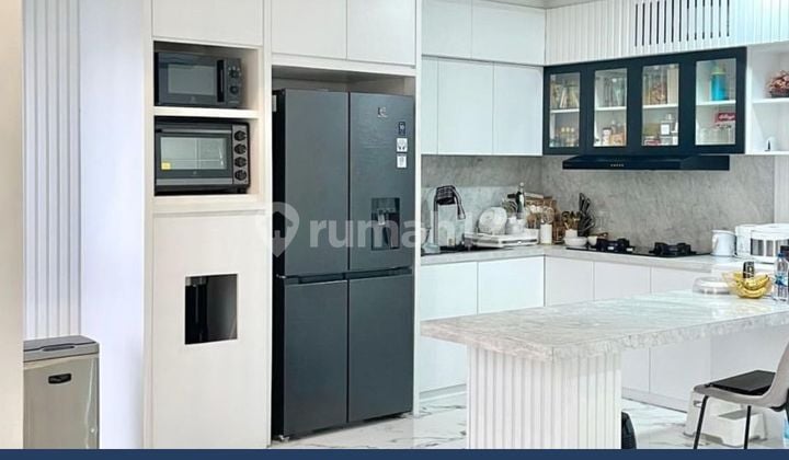 Dijual Rumah Modern 3,5 Lantai Siap Huni