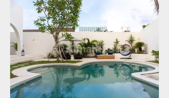 Villa Konsep Kolase Mediterania Modern Dekat Pantai Pererenan (Min. 2 tahun)