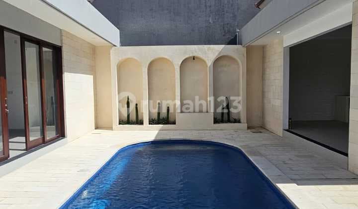 Villa Baru Siap Huni Dekat Pantai Double Six