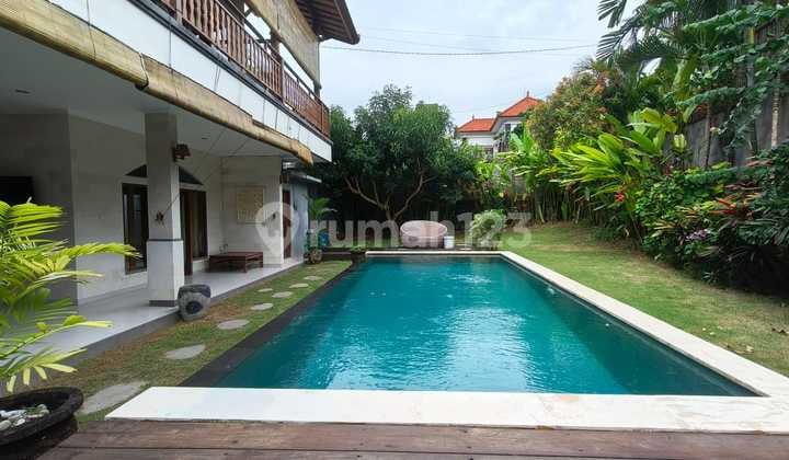 Villa Pemandangan Sawah Dekat La Brisa dan Pantai Canggu