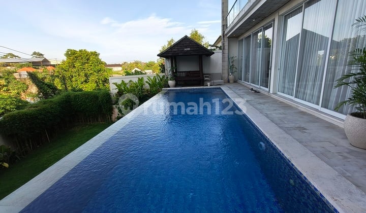 Villa Modern High Ceiling Dekat Pantai Pandawa dan Pantai Melasti
