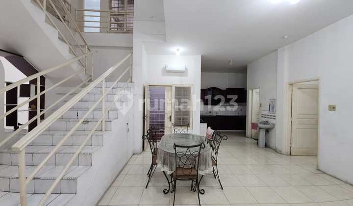 Rumah Taman Malibu Polonia Lingkungan Tenang Medan