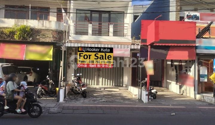 Ruko Siap Huni di Jalan Utama Batukaru Monang Maning Murah Area Komersial Ramai Padat Penduduk