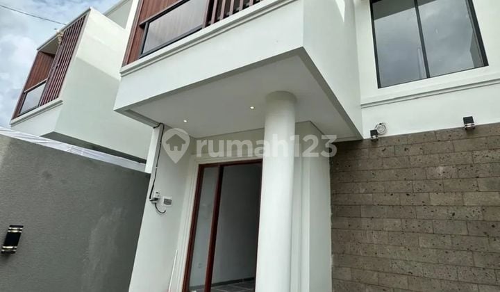 Rumah 2 Lantai Siap Huni di Saridana Denpasar Utara Dekat Citraland Area Nyaman Akses Jalan Lebar
