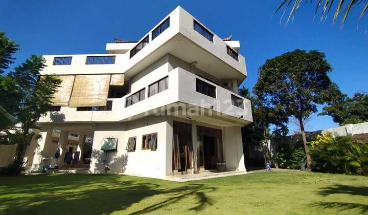 Rumah Siap Huni Area Nyaman Asri Di Ketewel Halaman Luas Jalan Kaki Ke Pantai Furnished
