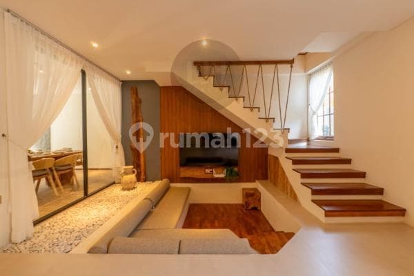 Well Maintained Villa at Petitenget, Furnished, Located in Tourist Area, Surrounded by Villa and Restaurant