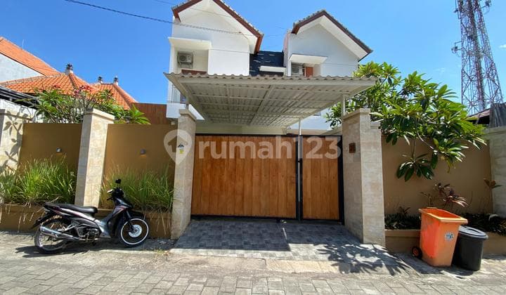 Rumah 2 Lantai Semi Furnished Bagus Terawat di Wirasatya Sanur Tukad Balian Area Nyaman dan Bersih