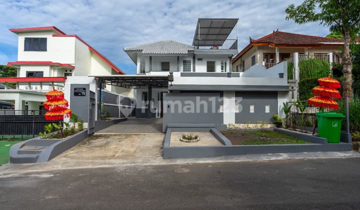 Ready-to-move-in house at Pecatu Indah Resort, fully furnished with complete SHM. Comfortable and very strategic residential area, suitable for living and investment.