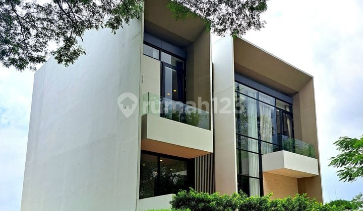 Rumah mewah terintegrasi langsung ke lapangan Golf Jababeka