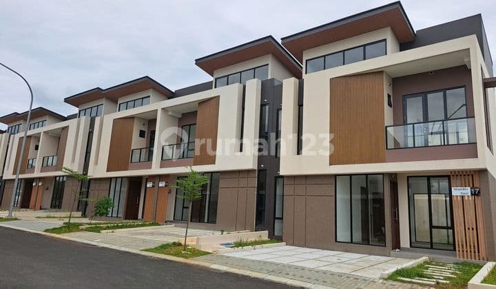 Dijual Rumah Mewah Kamar 4 + 1 Depan Aeon Mall Deltamas Cikarang