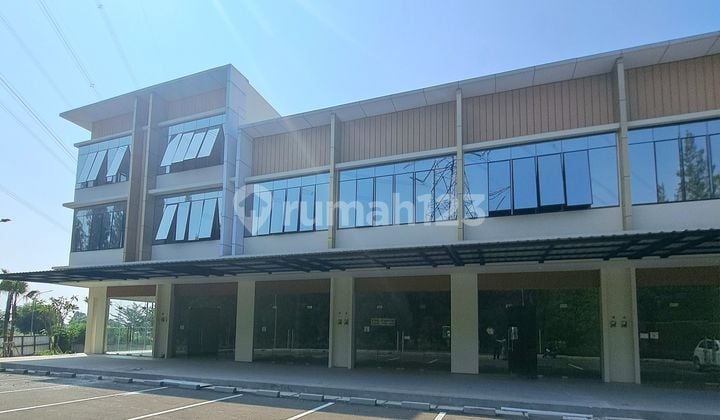 Disewakan Ruko Bagus 2,5 Lantai di Jalan Boulevard Delta Mas