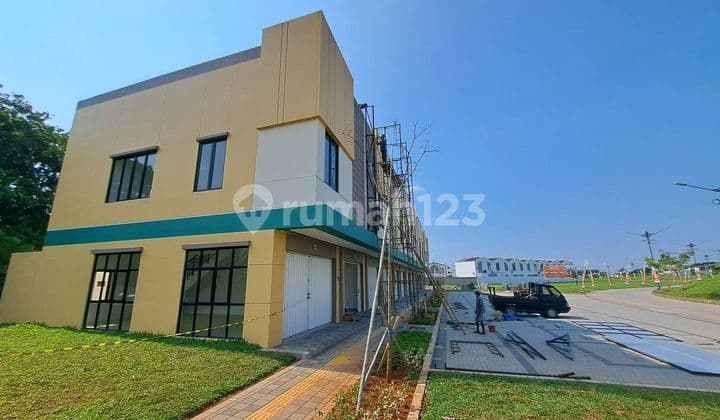 Ruko dua lantai siap buka usaha di jalan boulevard Jababeka