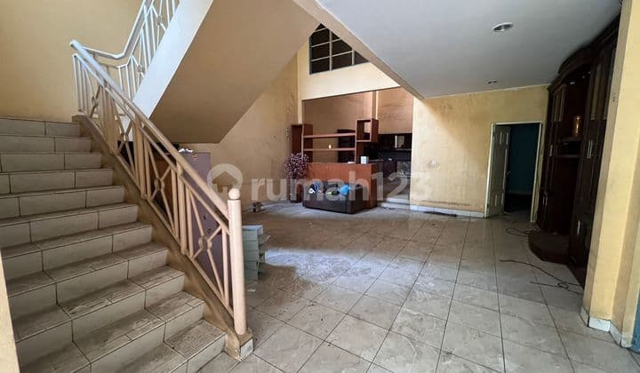 Taman Surya 5 Old House Size 10x25m