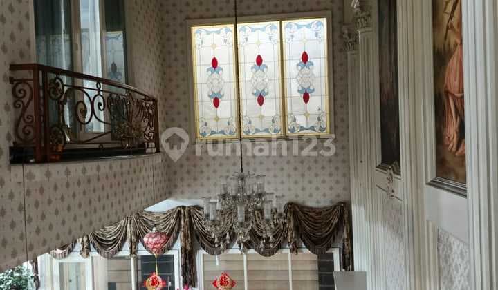 Rumah 3 1/4 Lantai Taman Palem Depan Taman 12x25m