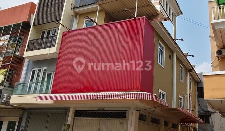 Corner Shophouse 3.5 Floors Taman Palem Size 5x20m Neat Semi-furnished