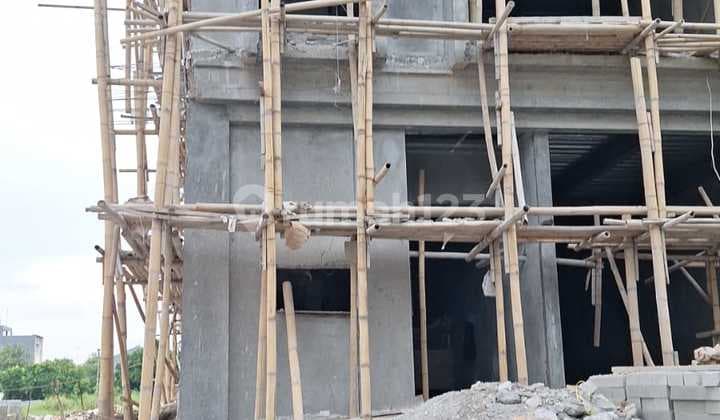 3-Story Shop House Plus Warehouse in Kalideres