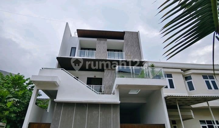 Rumah 3 Lantai Taman Surya 3 Uk 9x20