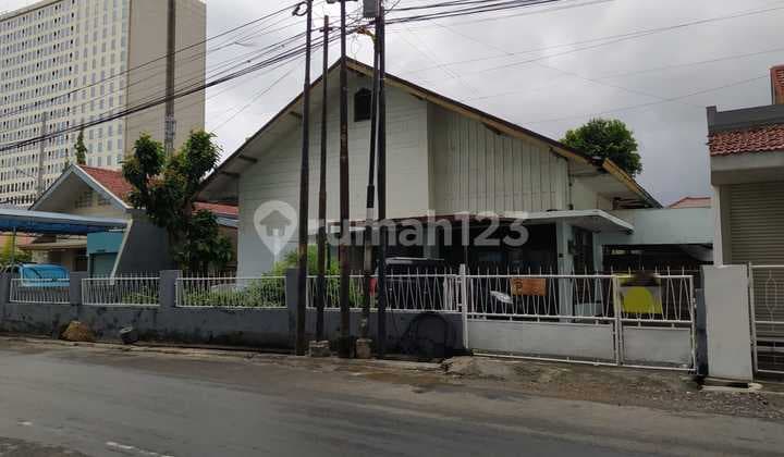 Rumah lama di pusat kota semarang jalan erlangga, pleburan, semarang tengah