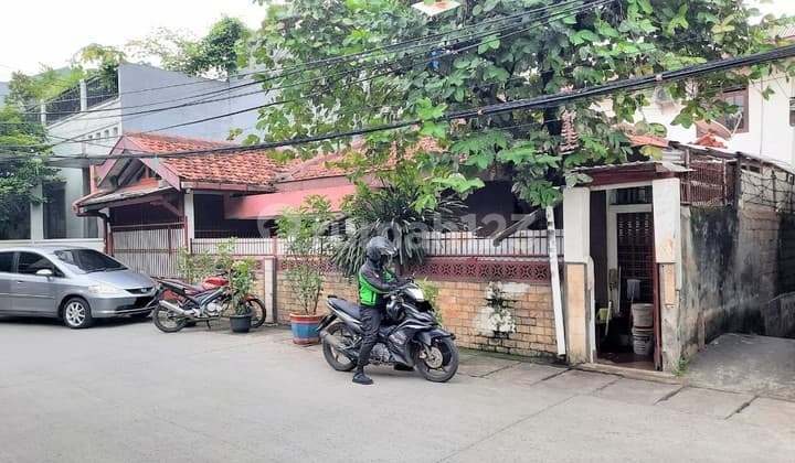 Rumah 2 Lantai di Jl. Pancoran, Jakarta Selatan
