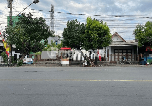 Rumah Hitung Tanah Strategis Jl Utama Manahan Banjarsari Solo