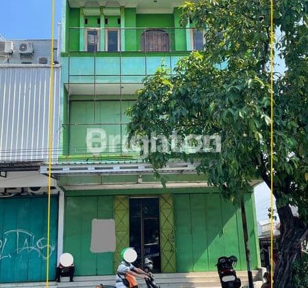 Cheap 3-Story Shop House for Rent in Sumbee, Banyuanyar, Banjarsari