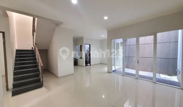 Rumah Bagus Minimalis Setra Sari, Bandung