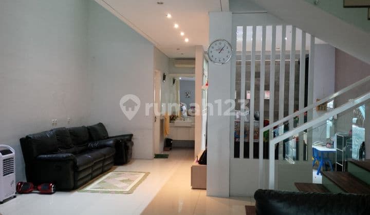 Rumah Bagus Semi Furnished Batununggal, Bandung