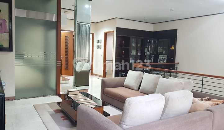 Turun Harga Rumah 3 Lantai Bagus Semi Furnished di Setra Duta, Bandung