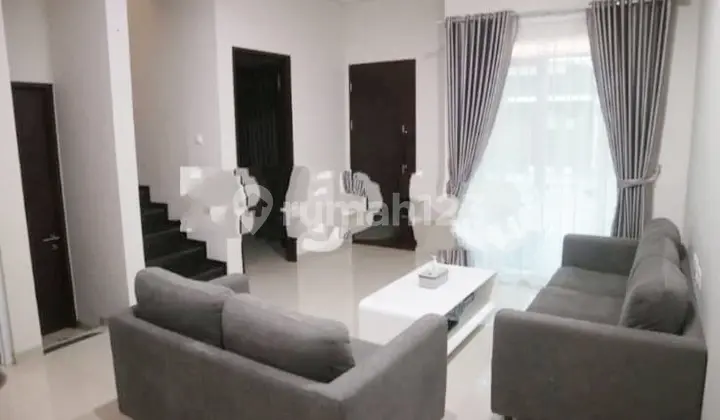Rumah Bagus Semi Furnished Sayap Setra Duta, Bandung