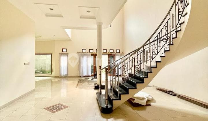 Rumah Mewh 2 Lantai di Setraduta SHM Dekat Tol