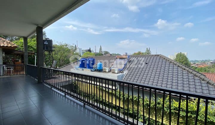 Rumah Lux di Sayap Ciumbuleuit Bandung 2 Lantai SHM
