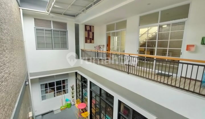 Rumah Bagus di Sayap Burangrang 2 Lantai SHM Selatan