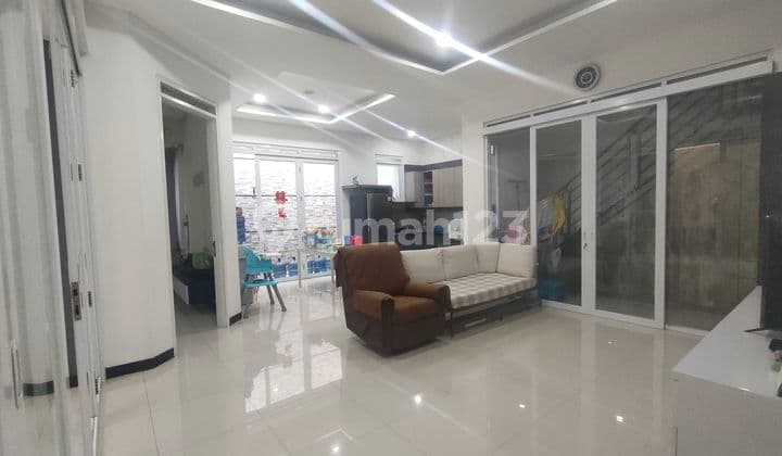 Rumah Bagus di Taman Kopo Indah 2, SHM Barat