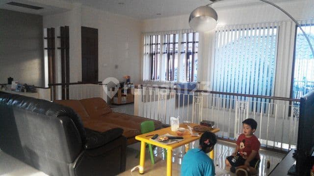 Rumah Bagus di Komplek Setramurni 2 Lantai SHM Barat