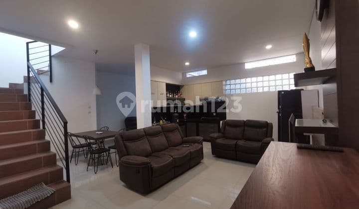 Rumah Bagus di Taman Kopo Indah 2, 2 Lantai SHM Timur
