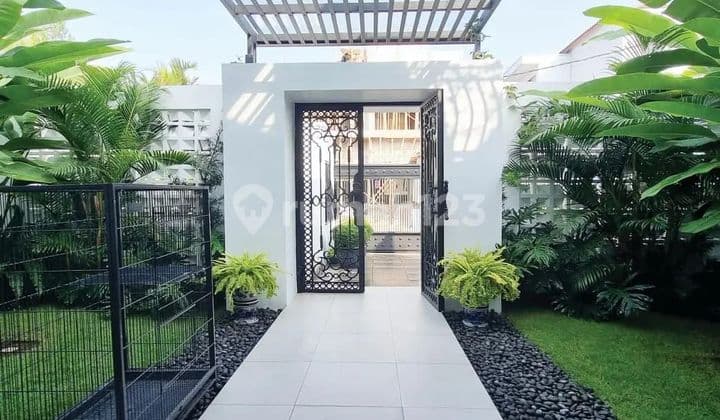 Rumah Bagus di Perumahan Setiabudhi Regency SHM