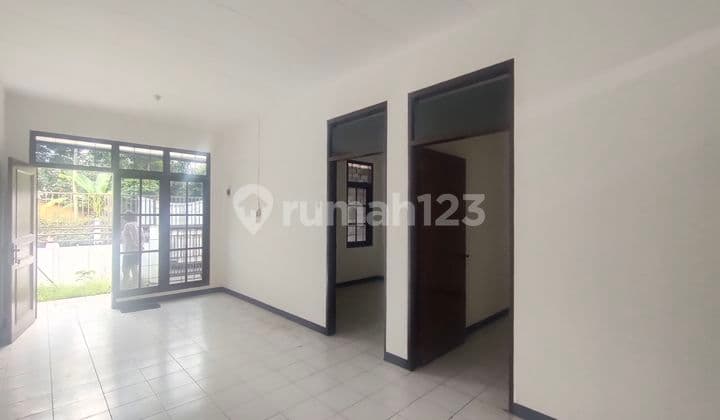 Nice House in Taman Kopo Indah 2 Horse Statue North SHM