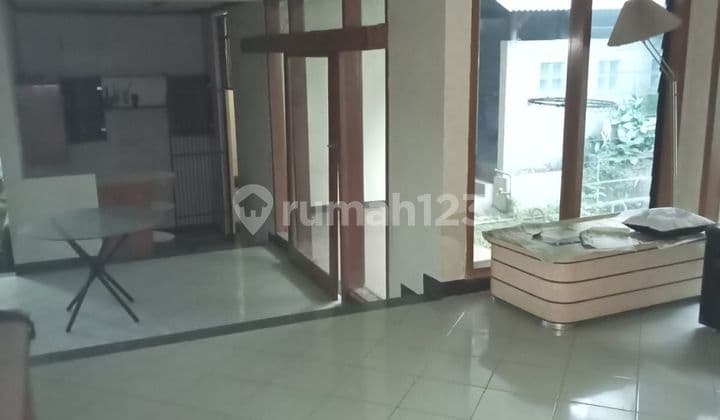 Rumah di Cigadung Dago 2 Lantai SHM Tenggara Butuh Renovasi