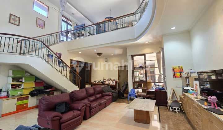 Nice 2-Story & Basement House in Dago Wing Prime Location