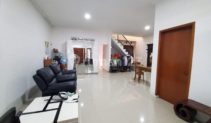 Rumah Bagus 2 Lantai Di Antapani Shm