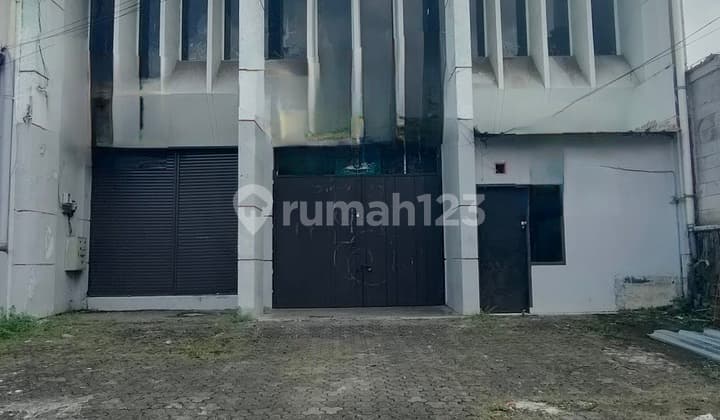 Nice Building in Lengkong Besar Commercial Area, SHM Suitable for Office & Showroom