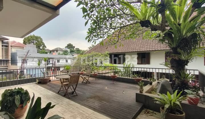 Rumah Tropical 2 Lantai Design Arsitektur Di Sayap Pasteur, Shm
