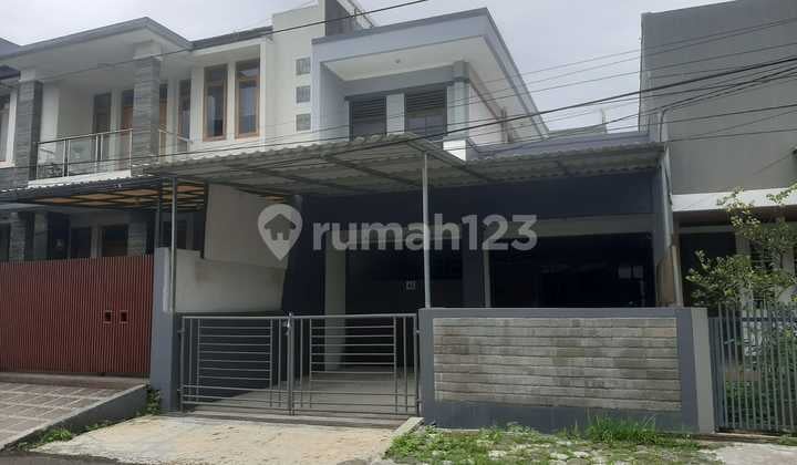 Rumah 2 Lantai di Komplek Kurdi Moch Toha, SHM Selatan